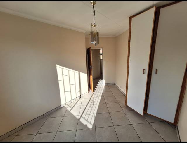 3 BEDROOM TOWNHOUSE FOR SALE IN VANDERBIJLPARK SE 3